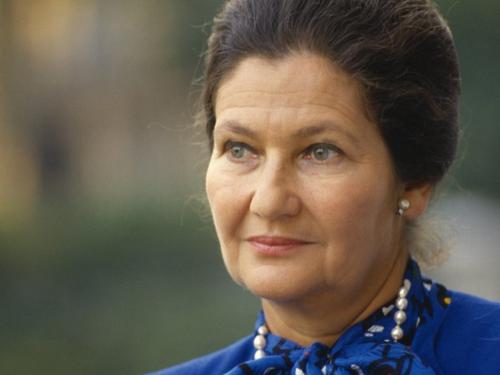 Pour remplacer le buste de notre Marianne nationale à l'effigie de Madame Simone Veil