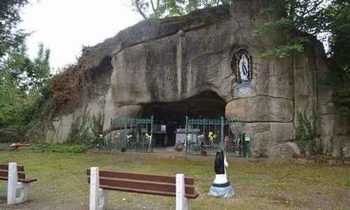 Sauvegarde d'un patrimoine exceptionnel Religieux (Chapelle intérieur et extérieur ainsi que la grotte consacrée à Notre Dame de Lourdes) Mont de la Salle à Ciney