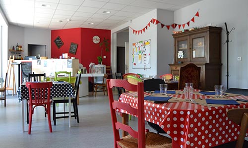 Suppression des contrats aidés : vers la fin des cafés associatifs ?