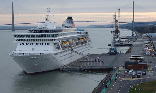 Laissez accoster les bateaux de croisière