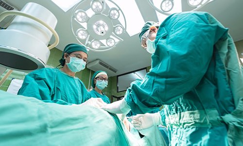 Stop aux primes d'assiduités aux médecins spécialistes qui arrivent à l'heure en salle d'opération.