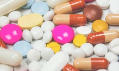 Contre les atomes cellulaires mis dans le mauvais ordre dans certains médicaments et la gélatine porcine sur les gélules !