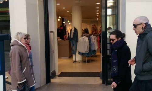 « CONTRE LE FAIT QUE LES PORTES DES COMMERCES RESTENT OUVERTES EN HIVER… »