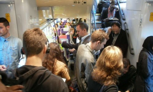 Pétition NON aux trains courts, NON aux trains retardés, NON aux trains supprimés ! Usagers Franciliens et Normands, SIGNEZ la pétition, Faites la signer par vos familles qui subissent cette situation et partagez la pétition