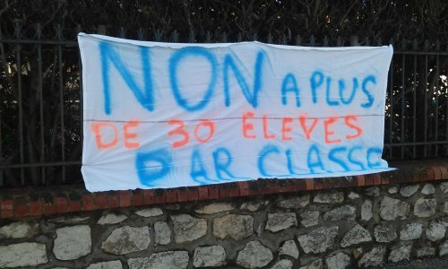 Non à la fermeture de classe à Six-Fours-les-Plages
