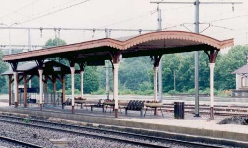 Sauvegardons l'abri de quai typique de la gare de Saint-Pierre d'Albigny
