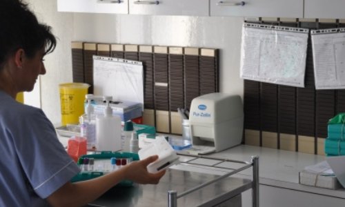 NON A LA PREPARATION DES CHARIOTS A MEDICAMENTS ENGAGEANT LA RESPONSABILITE DES INFIRMIERS(ERES)