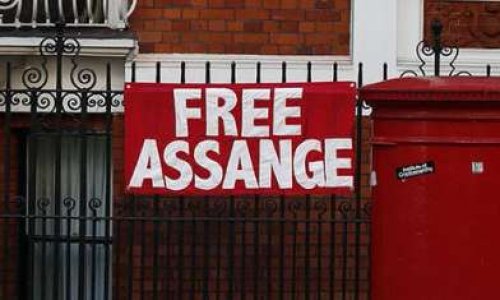 Pour mettre fin à l'isolement de Julian ASSANGE.