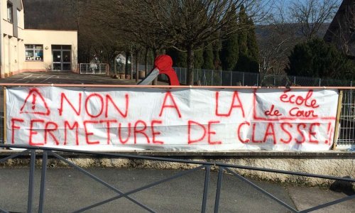 Non à la fermeture de classe de l'école de Cour