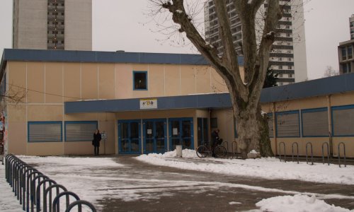 Veuillez ne PAS fermer les bâtiments non-bloqués !