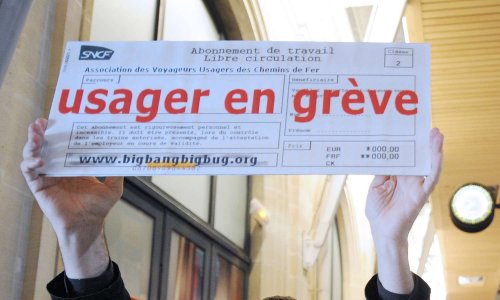 Manifestation des usagers SNCF en colère en gare d'Alès et de Nîmes