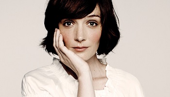 Pour que la chanteuse australienne Sarah Blasko vienne en France