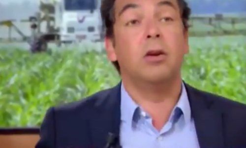 Remise de médaille à M. Patrick Cohen