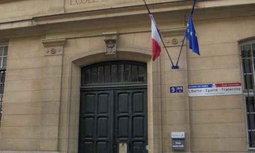 Pour la réintégration de Monsieur FERRIER dans ses fonctions de Directeur de l'école maternelle Blanche.