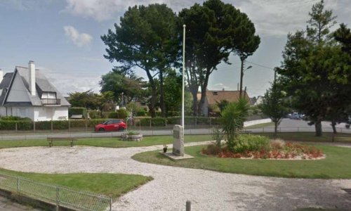 LE POULIGUEN protection du quartier de la place des puits