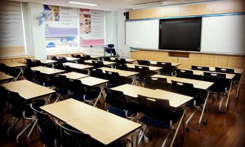 POUR QUE L'EMPLOI DU TEMPS DES EXAMENS NOUS SOIT COMMUNIQUE DANS UN DÉLAI BIEN PLUS RAISONNABLE