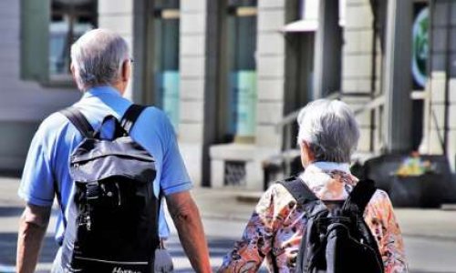 On ne touche pas aux anciens, vieux, retraités Monsieur Macron