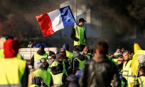 Les Gilets Jaunes pour la dissolution de l'Assemblée Nationale