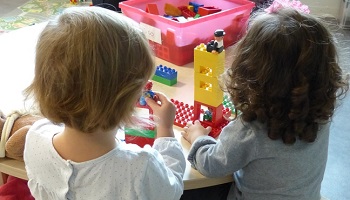 Contre le retrait d'agrément des assistantes maternelles agréées dans le cadre de la loi de professionnalisation