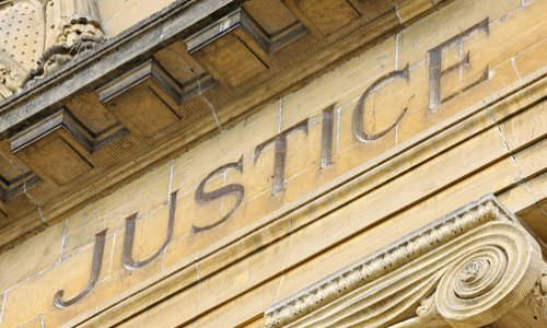 Impossibilité aux élus condamnés de se représenter à un poste officiel