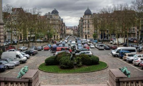 Interdire le parking sur la place Van Meenen