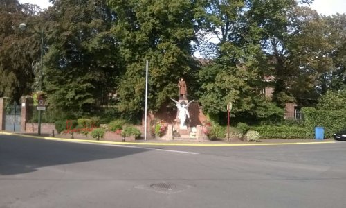 Contre le déplacement du monument aux morts