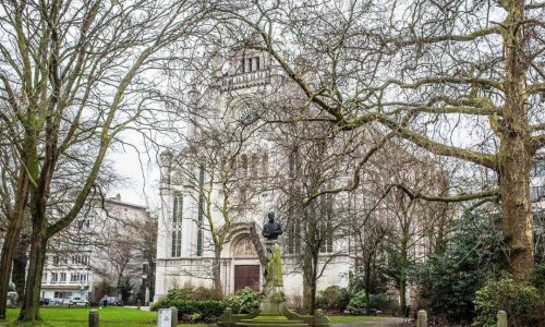 Non au supermarché Delahaize dans l'Eglise Ste Anne de Gand