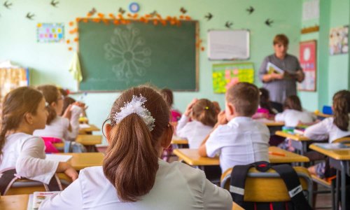Non à la fermeture de classes dans les écoles publiques de Caussade (82)