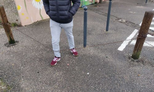 Pétition pour retirer la chaîne devant la salle de la soirée prévue pour les prepa qui casse des jambes aux personnes alcoolisées