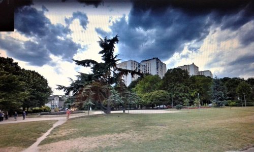 Encore un square de L'Haÿ  rasé pour implanter une halle commerciale!