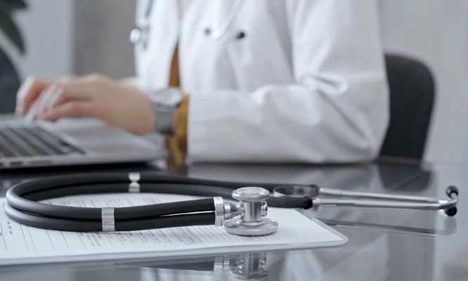 Demandons aux jeunes médecins généralistes d’effectuer leur première année professionnelle en territoire sous médicalisé ?