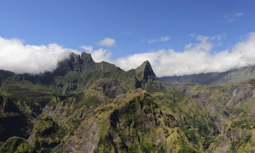 LE RALLIEMENT DE MATERIELS PAR HELICOPTERE SUR MAFATE