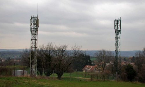 Mobilisation contre l'implantation d'une antenne relais près de l'école