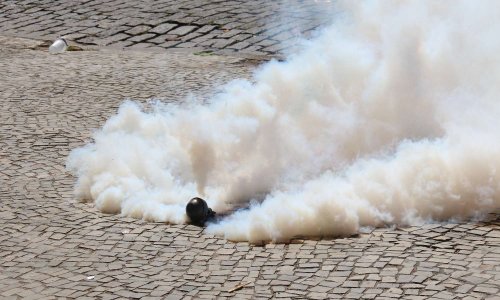 Pour qu'une étude soit faite sur les effets de la lacrymogène sur nos forces de l'ordre