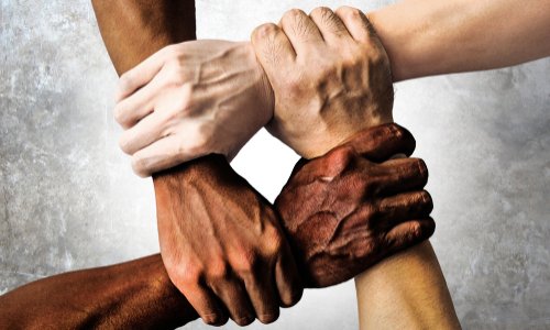 Lutter contre les injustices faites aux Noirs dans le monde.