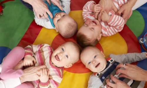 Embaucher des assistantes maternelles à la crèche familiale