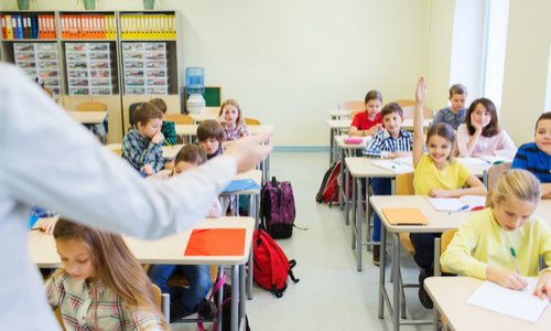 Contre les groupes de classe à 3 niveaux