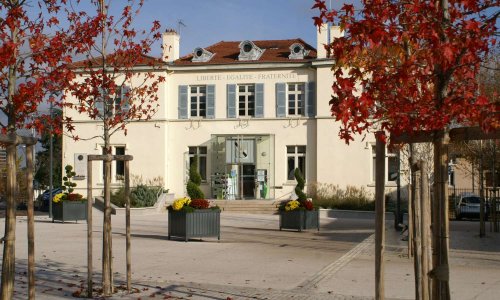 Contre la fermeture annonc&eacute;e et progressive du bureau de poste et de la banque postale sur la commune de Gr&eacute;zieu-la-Varenne