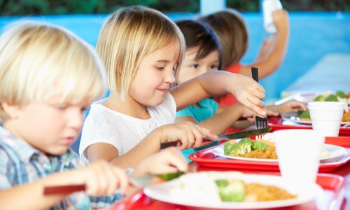 Nous voulons des changements dans nos  cantines scolaires !