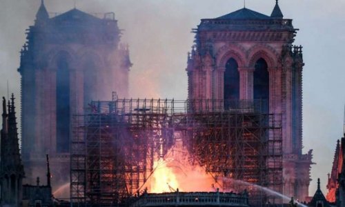 Addition du nom de "Notre-Dame du C&oelig;ur" &agrave; Notre-Dame de Paris
