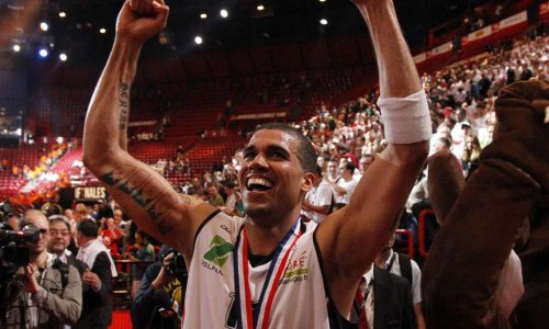 Mobilisation générale pour le joueur de basket-ball BLAKE SCHILB