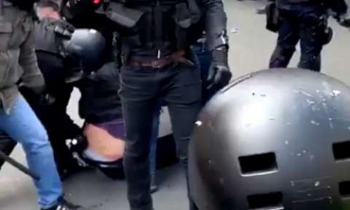 Pour le jugement immédiat de l'auteur des forces de l'ordre d'agression sexuelle sur un manifestant