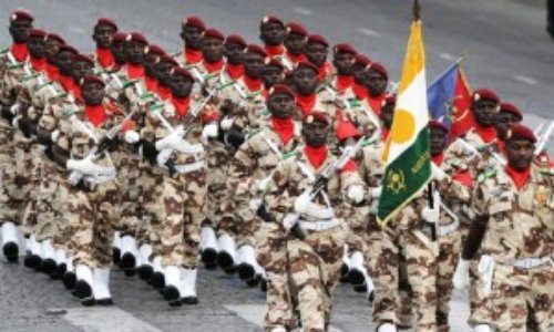 Dignité et honneur à nos forces armées.