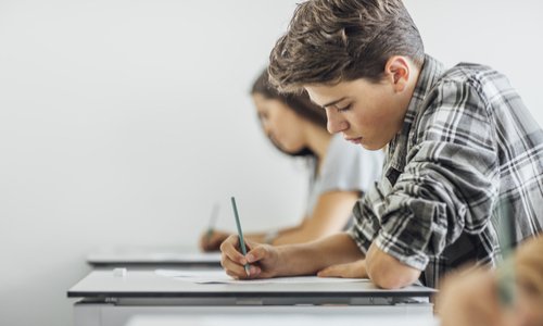 Contre le report du brevet des collèges