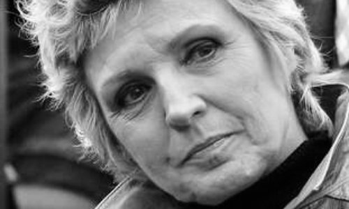 Obtenir la d&eacute;mission d&rsquo;&Eacute;velyne Dh&eacute;liat &acirc;g&eacute;e de 71 ans.