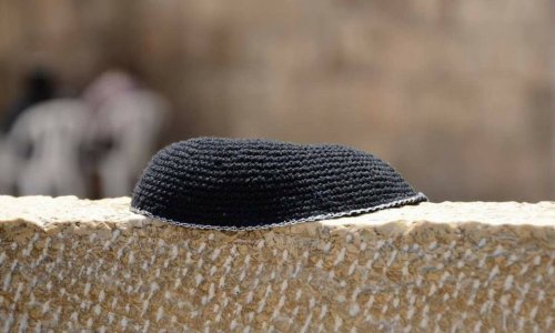 Au nom de tous les miens