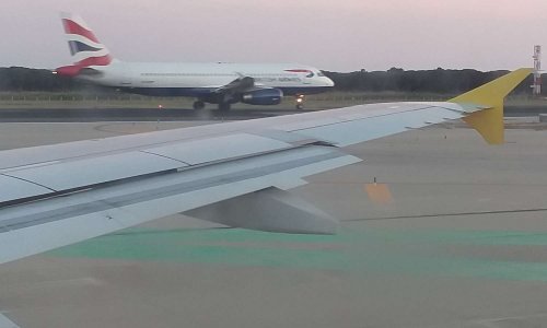 Taxe de trop, ça suffit :  non à l'écotaxe sur les billets d'avion