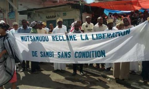 Pétition pour le départ du colonel Azali Assoumani