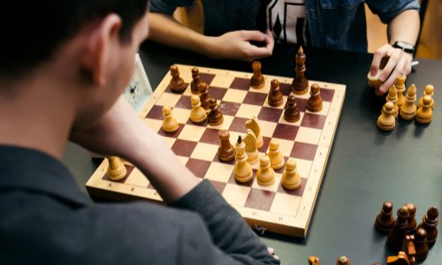 Rétablir les horaires des rondes du tournoi d’echecs de avoine à 14h
