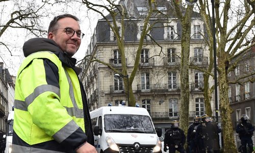 Un gilet jaune comparait devant le tribunal correctionnel apres avoir porté plainte contre la police.
